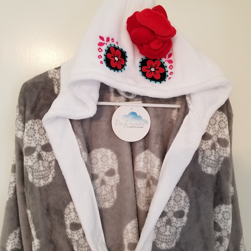 Sugar Skull Hooded Robe - Picture 2 of 6